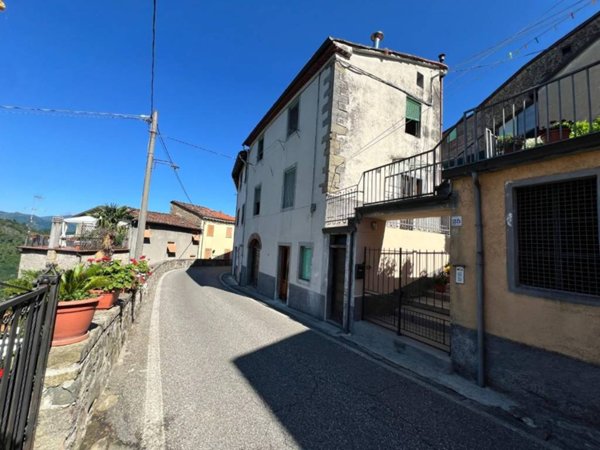 casa indipendente in vendita a Bagni di Lucca in zona Benabbio