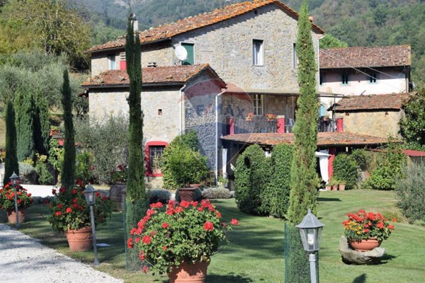 casale in vendita a Bagni di Lucca in zona Pieve di Monti di Villa