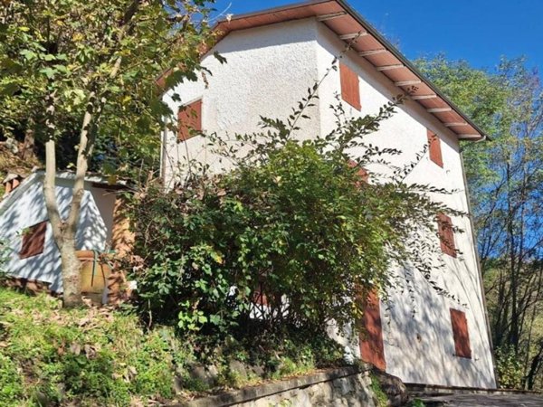 casa indipendente in vendita a Bagni di Lucca