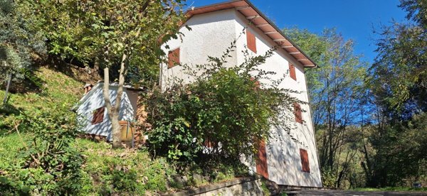 casa indipendente in vendita a Bagni di Lucca