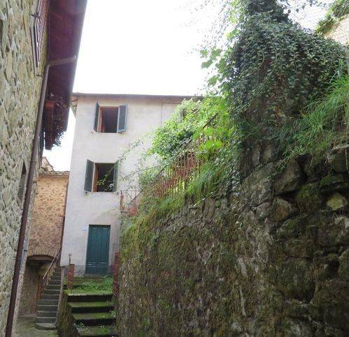 casa indipendente in vendita a Bagni di Lucca