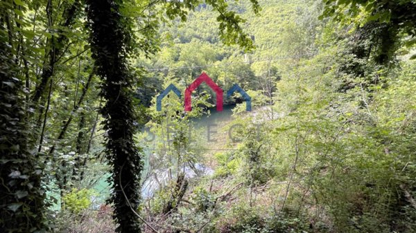casa indipendente in vendita a Bagni di Lucca