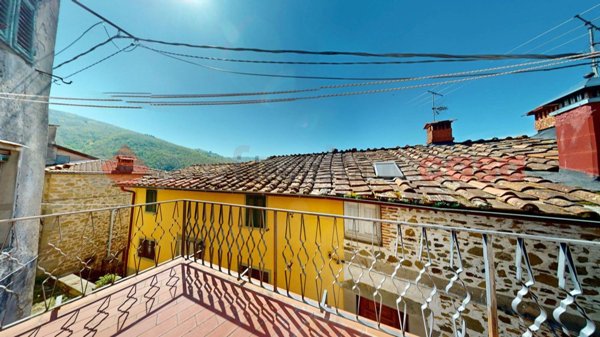 casa indipendente in vendita a Bagni di Lucca in zona Casabasciana