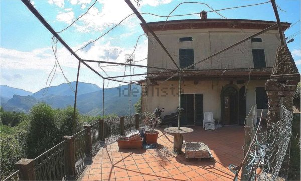 casa indipendente in vendita a Bagni di Lucca