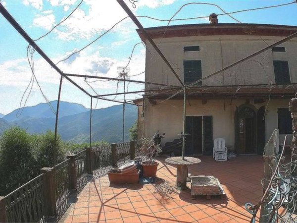 casa indipendente in vendita a Bagni di Lucca
