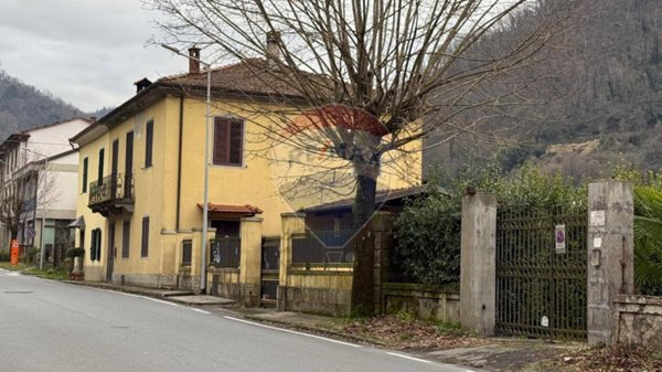 casa indipendente in vendita a Bagni di Lucca