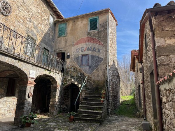 casa indipendente in vendita a Bagni di Lucca in zona San Cassiano di Controni
