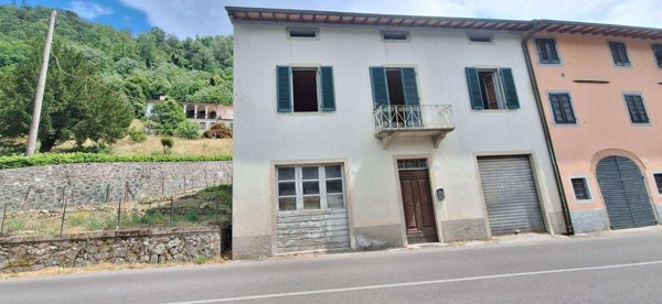 intera palazzina in vendita a Bagni di Lucca