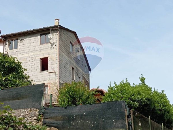 casa indipendente in vendita a Bagni di Lucca