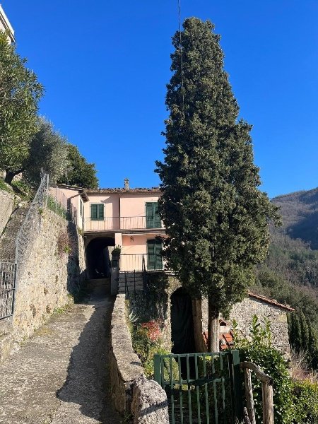 casa indipendente in vendita a Bagni di Lucca in zona Cocciglia