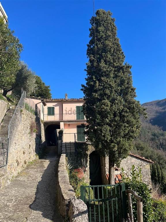 casa indipendente in vendita a Bagni di Lucca in zona Cocciglia