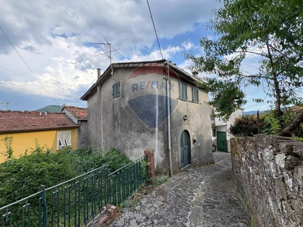 casa indipendente in vendita a Bagni di Lucca in zona Lugliano