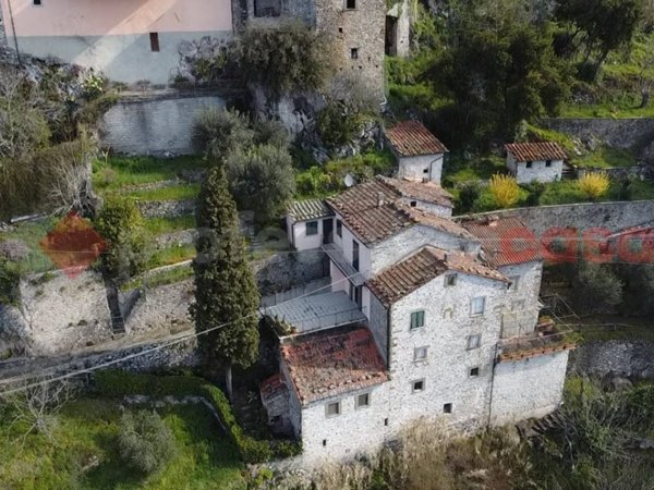 casa indipendente in vendita a Bagni di Lucca in zona Cocciglia