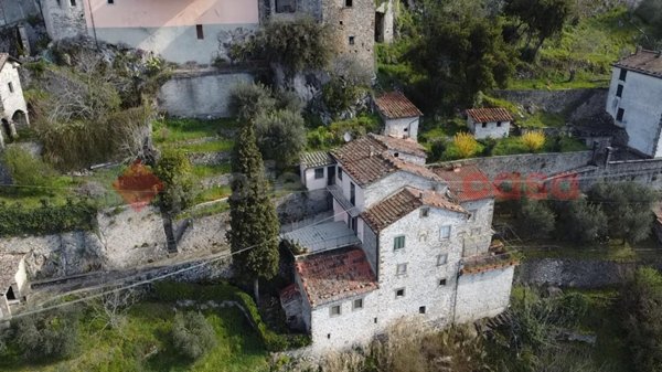 casa indipendente in vendita a Bagni di Lucca in zona Cocciglia