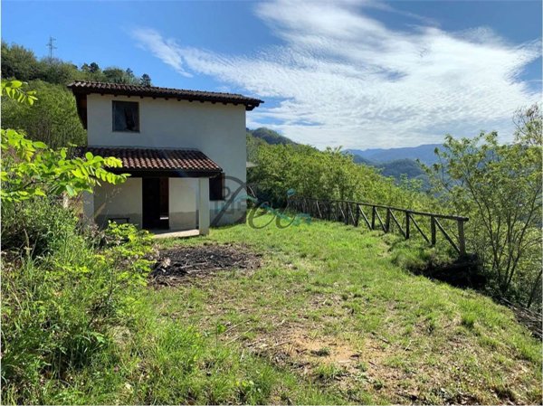 casa indipendente in vendita a Bagni di Lucca in zona La Villa