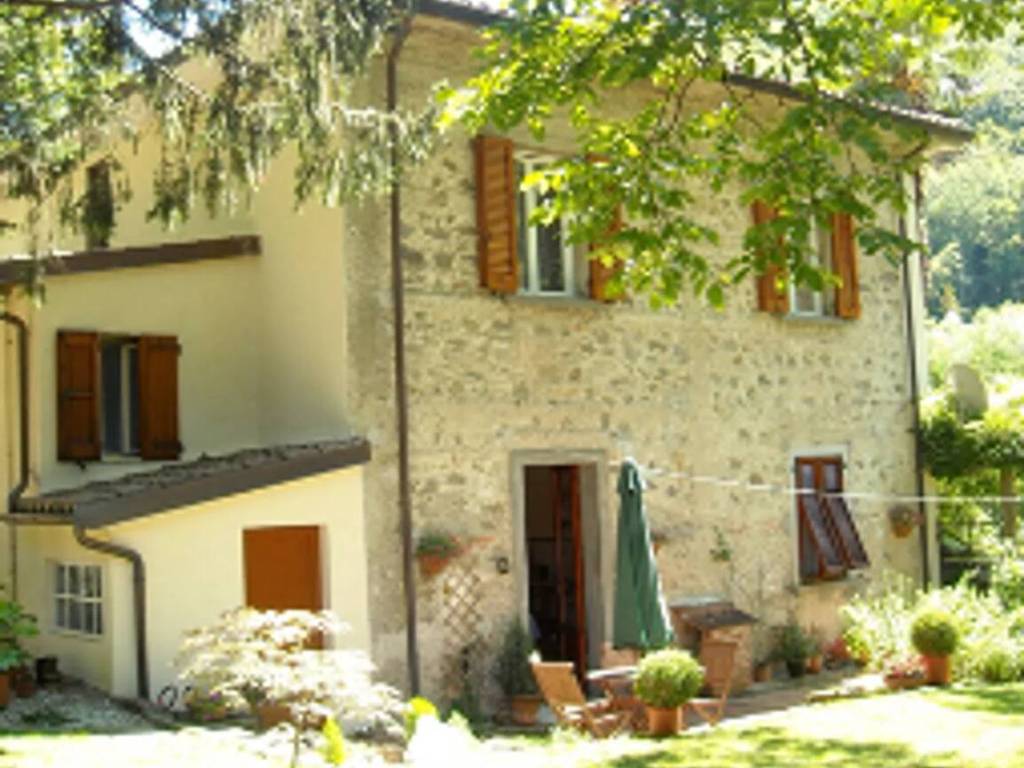 casa indipendente in vendita a Bagni di Lucca