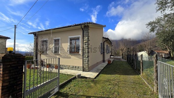 casa indipendente in vendita a Bagni di Lucca in zona La Villa