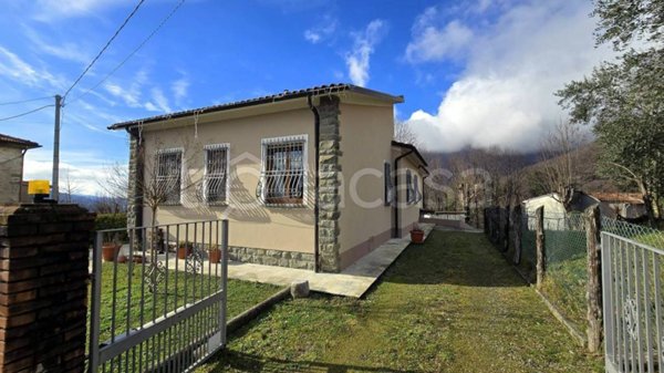 casa indipendente in vendita a Bagni di Lucca in zona La Villa