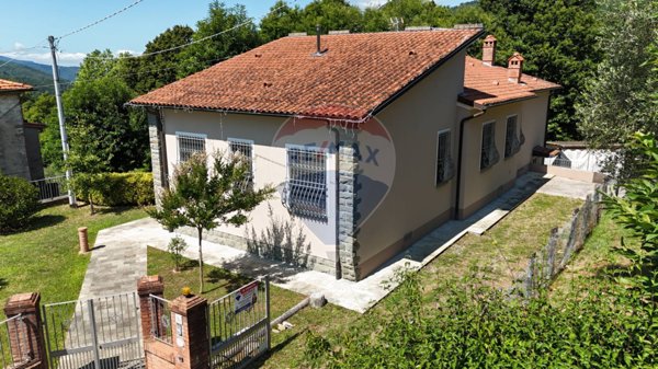casa indipendente in vendita a Bagni di Lucca in zona Vico Pancellorum