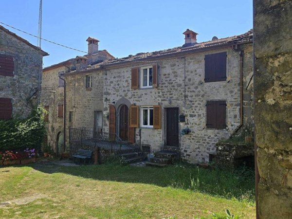 casa indipendente in vendita a Bagni di Lucca