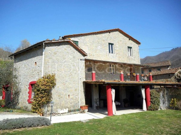 casa indipendente in vendita a Bagni di Lucca