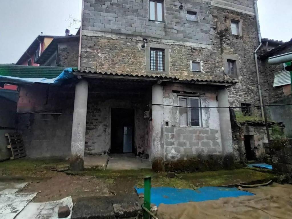 casa indipendente in vendita a Bagni di Lucca