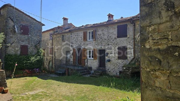 casa indipendente in vendita a Bagni di Lucca