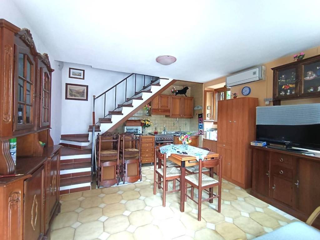 casa indipendente in vendita a Bagni di Lucca in zona Lugliano