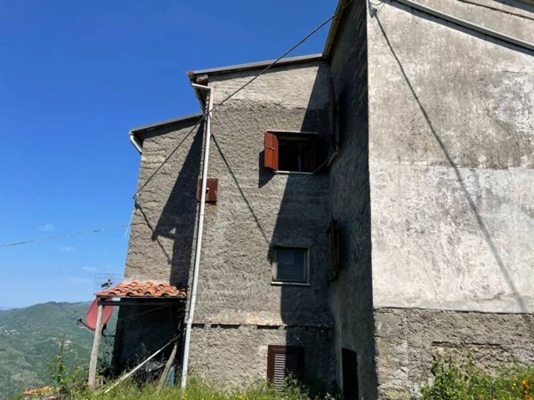 casa indipendente in vendita a Bagni di Lucca in zona Crasciana