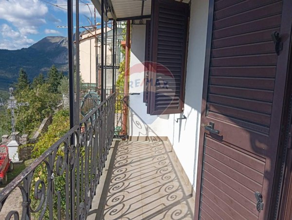 casa indipendente in vendita a Bagni di Lucca in zona Casabasciana