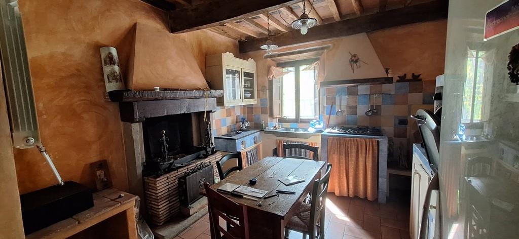 casa indipendente in vendita a Bagni di Lucca in zona San Cassiano di Controni