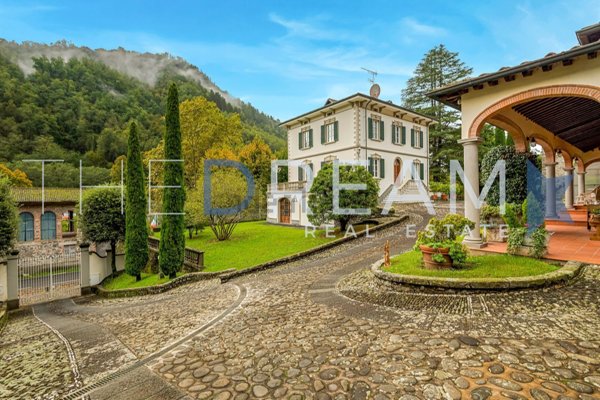 casa indipendente in vendita a Bagni di Lucca