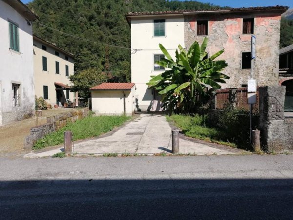casa indipendente in vendita a Bagni di Lucca in zona Fabbriche di Casabasciana
