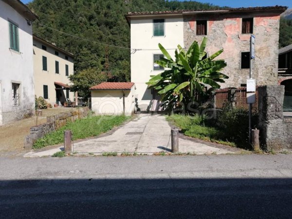 casa indipendente in vendita a Bagni di Lucca in zona Fabbriche di Casabasciana