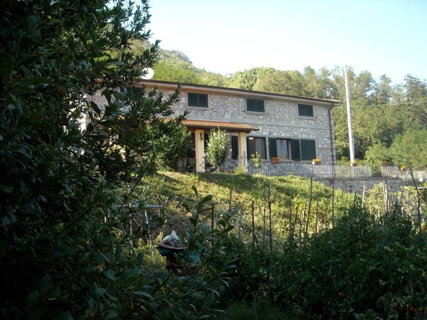 casa indipendente in vendita a Bagni di Lucca