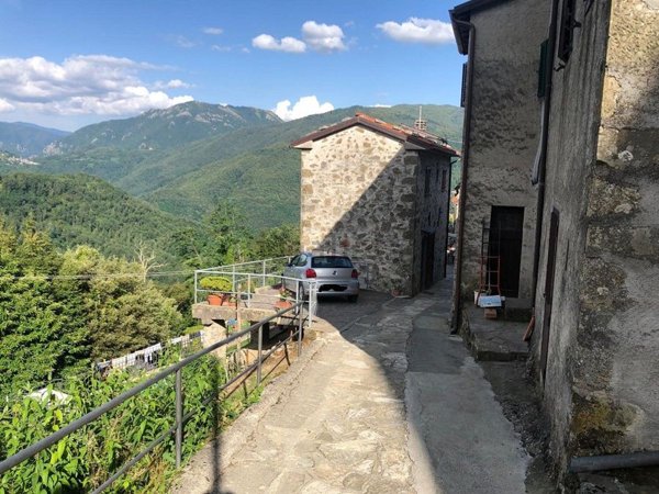 casa indipendente in vendita a Bagni di Lucca