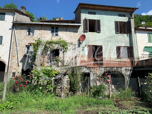 casa indipendente in vendita a Bagni di Lucca