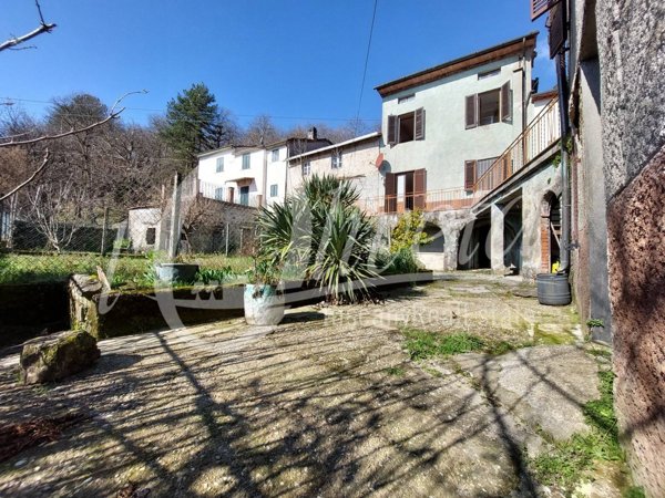 casa indipendente in vendita a Bagni di Lucca