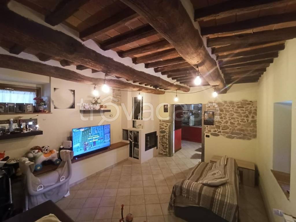 casa indipendente in vendita a Bagni di Lucca in zona Fornoli