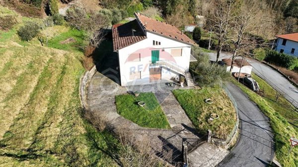 casa indipendente in vendita a Bagni di Lucca in zona La Villa