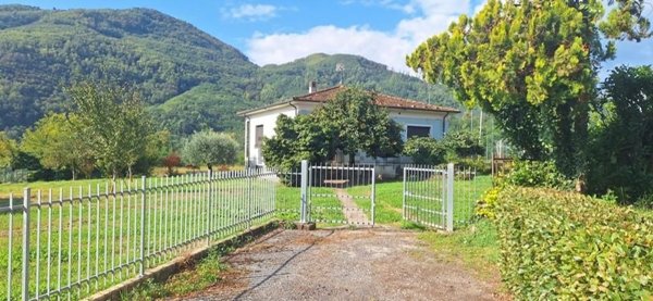 casa indipendente in vendita a Bagni di Lucca in zona Fornoli