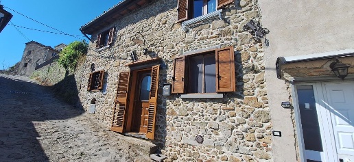 casa indipendente in vendita a Bagni di Lucca in zona Lugliano