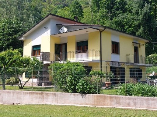 casa indipendente in vendita a Bagni di Lucca