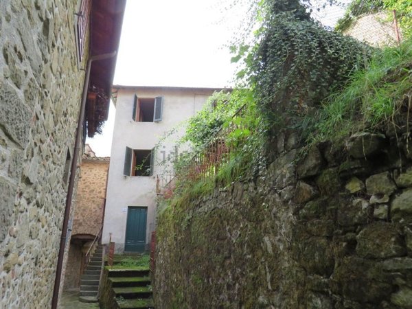 casa indipendente in vendita a Bagni di Lucca
