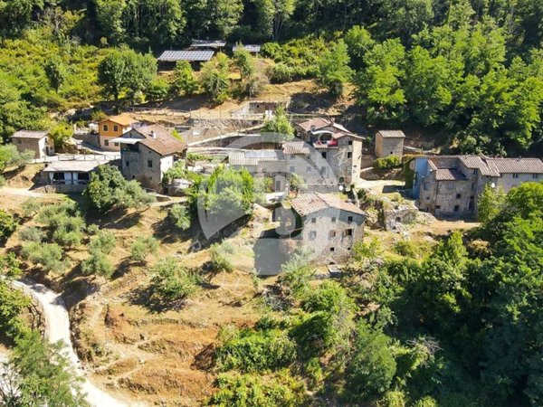 casa indipendente in vendita a Bagni di Lucca