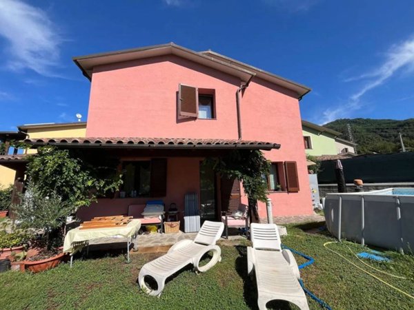 casa indipendente in vendita a Bagni di Lucca in zona Fornoli