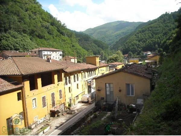 appartamento in vendita a Bagni di Lucca in zona Ponte a Serraglio