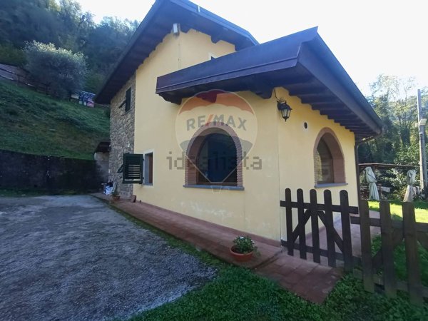 casa indipendente in vendita a Bagni di Lucca