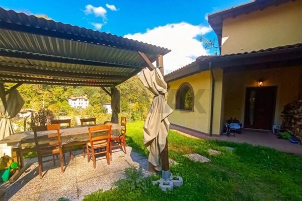 casa indipendente in vendita a Bagni di Lucca