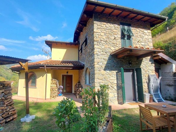 casa indipendente in vendita a Bagni di Lucca